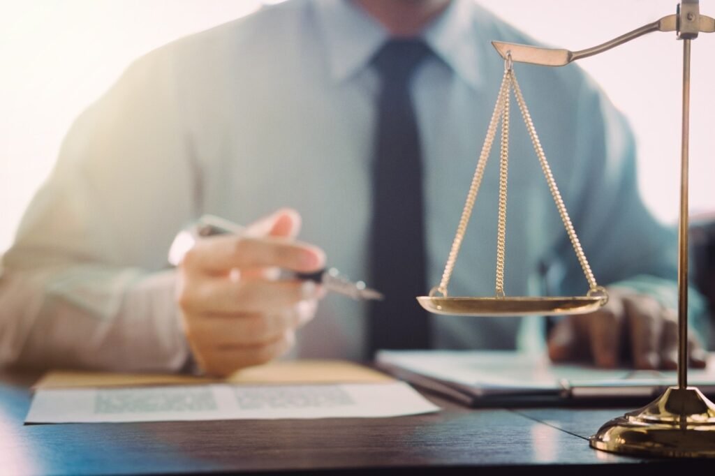 Civil Lawyer Near Me vs. Big City Law Firms Which Is Better for Your Case