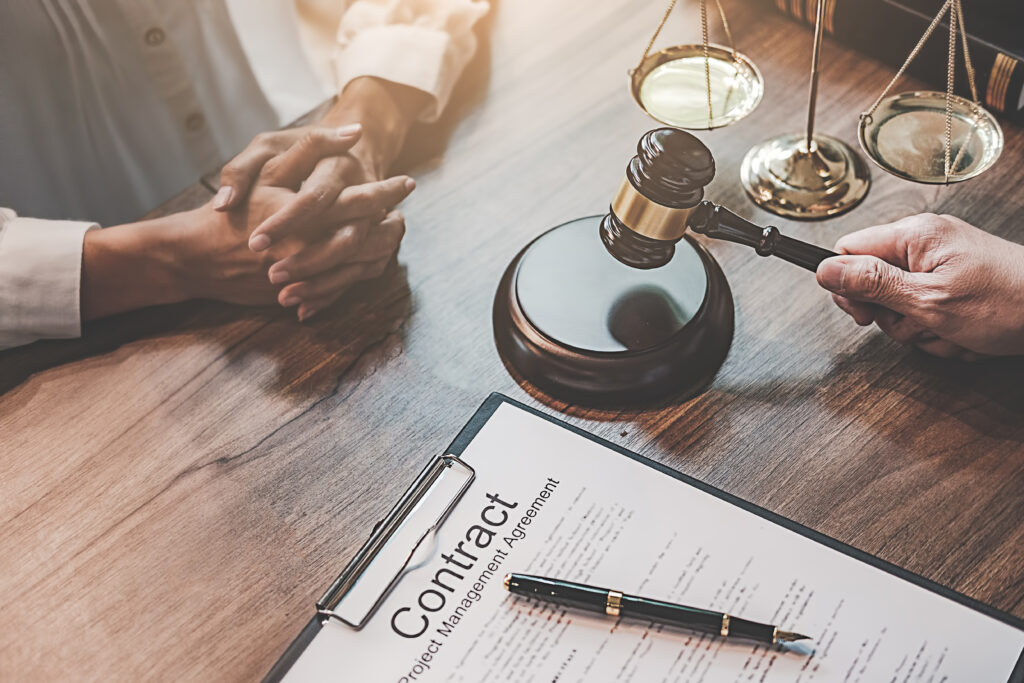 cropped-hand-man-holding-gavel-with-woman-desk-courtroom